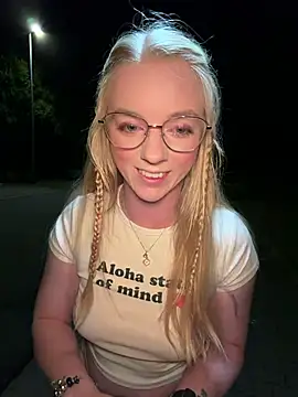 LinaLeanan Webbikameraesitys