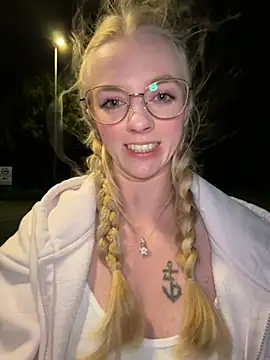 LinaLeanan Webbikameraesitys
