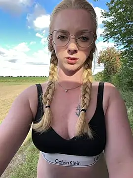 LinaLeana Adlı Modelin Canlı XXX Sohbeti