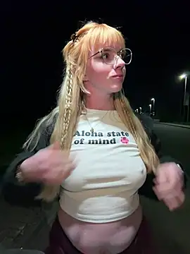 LinaLeanan Webbikameraesitys