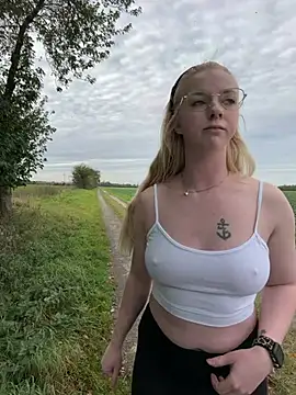 Pokazy przed kamerką – LinaLeana