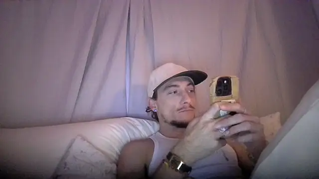 Dubbsssss Show in webcam