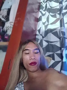PeachyLuxe Show in webcam