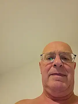 Pokazy przed kamerką – rudy-kralik
