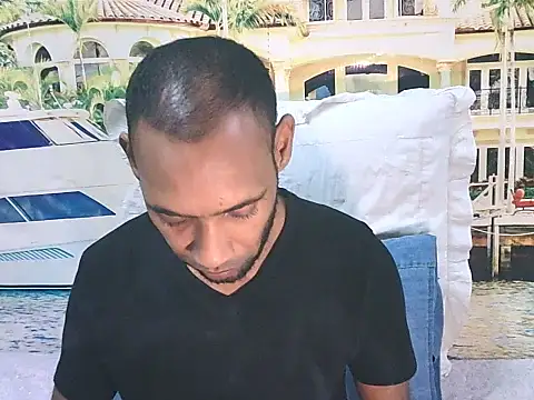 Show modela IndianMagicMike na web-kameri