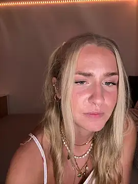 XXX chat uživo modela goddesemiiyy
