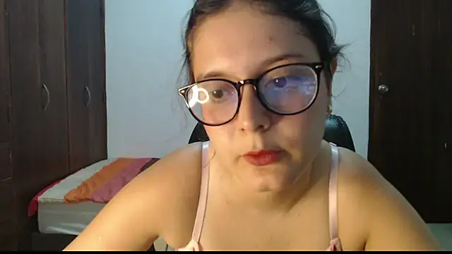Chat +18 de MadieeLorez ao vivo