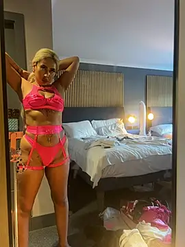 Pokazy przed kamerką – zara_bellexx