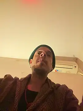 DestinedAlleyway Show in webcam