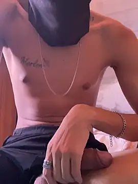Show de mascarado_p4uzudo na webcam