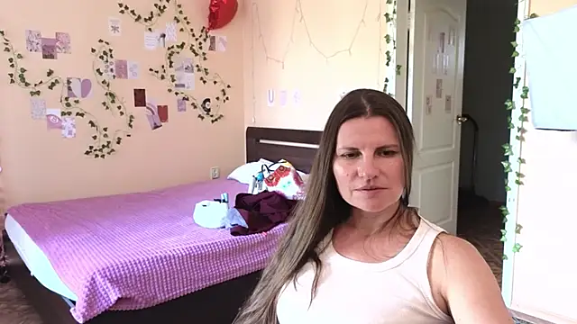 Chat +18 de Mirabelle_Velvet ao vivo