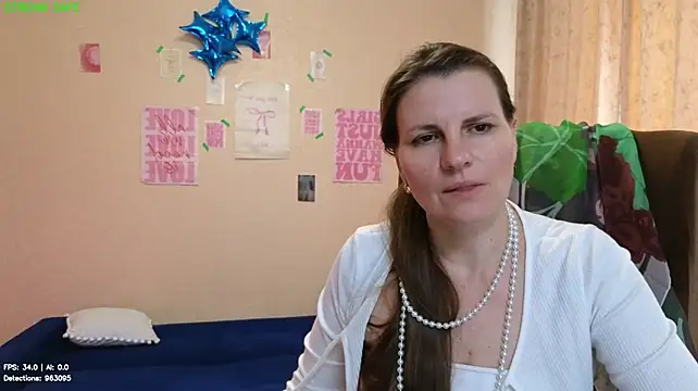 Chat +18 de Mirabelle_Velvet ao vivo
