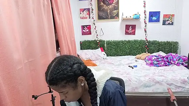 Show modela thianahorny na web-kameri