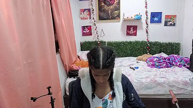thianahorny's Live XXX Chat