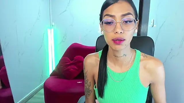 Chat +18 de KarlaSlutSkinny__ ao vivo