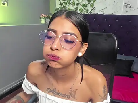 KarlaSlutSkinny__のライブXXXチャット