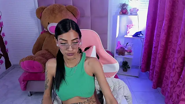 Chatroom XXX en direct de KarlaSlutSkinny__