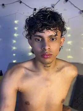 Show modela lua_boy na web-kameri