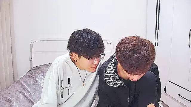 KK-cuteboy Show in webcam