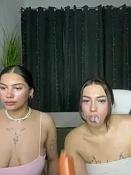 lora_meow's Live XXX Chat
