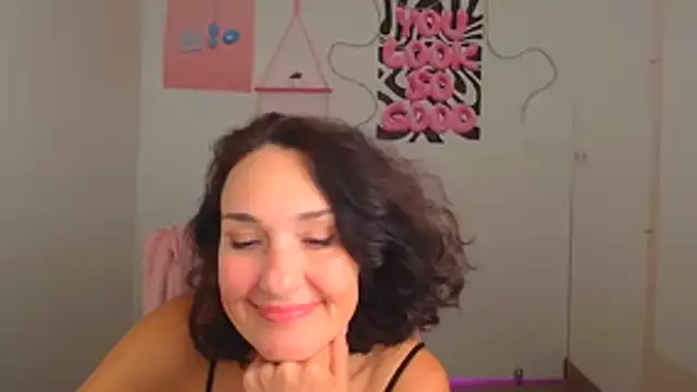 Rosie_Rosee Adlı Modelin Canlı XXX Sohbeti