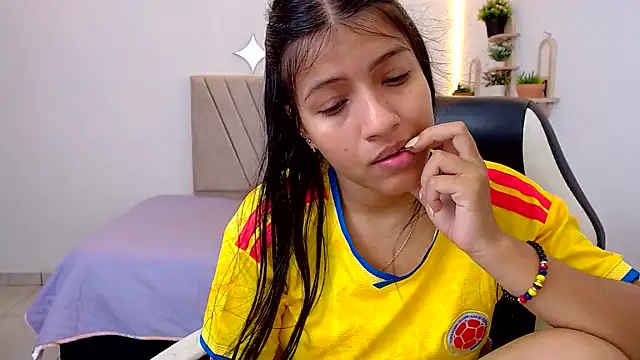 zara_cute's Live XXX Chat