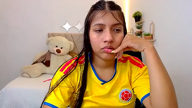 zara_cute Adlı Modelin Canlı XXX Sohbeti