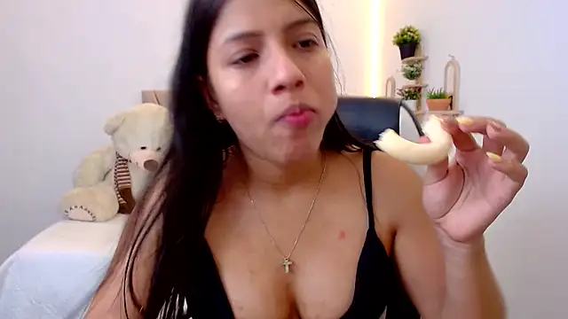 Chat +18 de zara_cute ao vivo