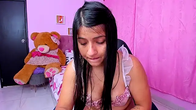 zara_cute Adlı Modelin Canlı XXX Sohbeti