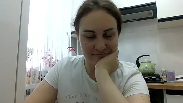 Chat +18 de MeadowEyes ao vivo