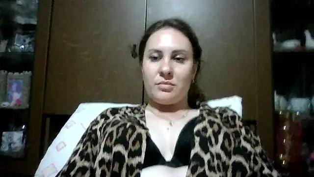 Chat +18 de MeadowEyes ao vivo