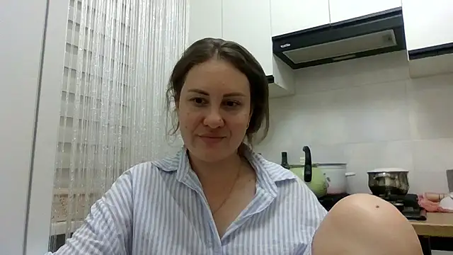 צ'אט XXX בשידור חי של MeadowEyes