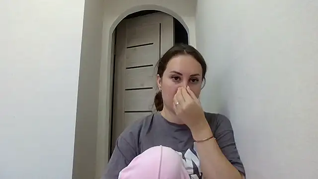 Chat +18 de MeadowEyes ao vivo