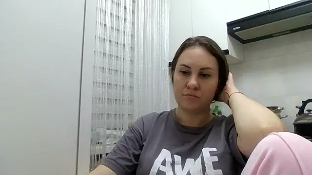 Chat +18 de MeadowEyes ao vivo
