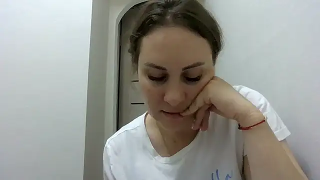 צ'אט XXX בשידור חי של MeadowEyes