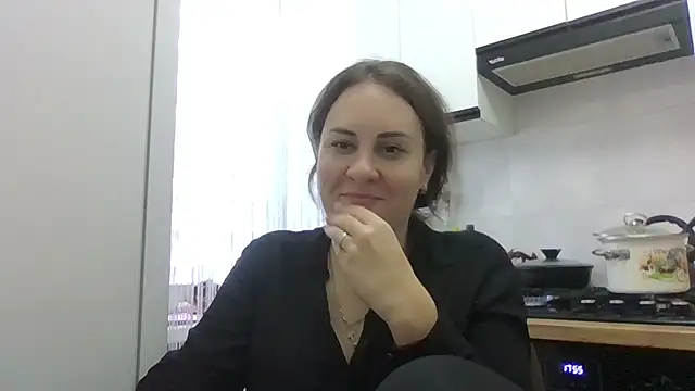 צ'אט XXX בשידור חי של MeadowEyes