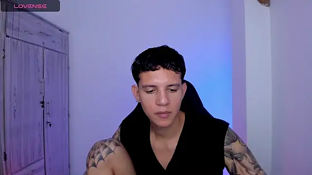 tylernova 现场XXX聊天