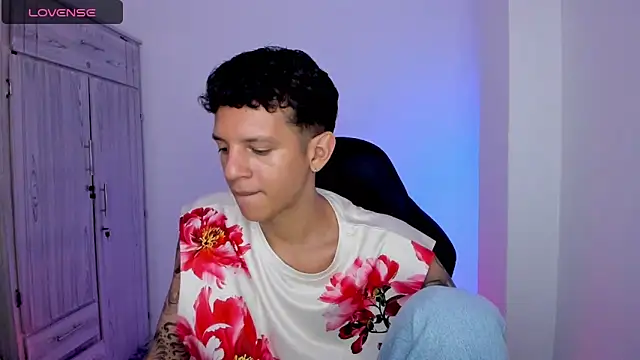 tylernova live XXX chat