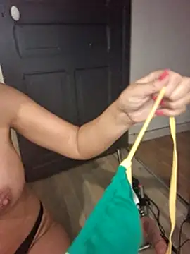 LIBERTINE_HOT_Gourmandise élő XXX-chatje