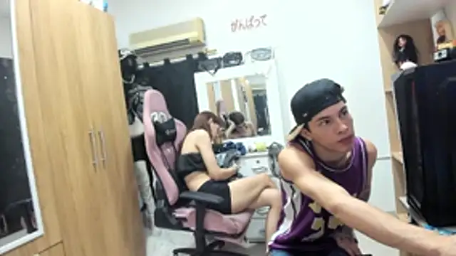 הופעת וובקאם של Pride_couple
