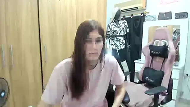 Pride_couple Show in webcam