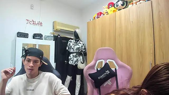 Pride_couple webcam show
