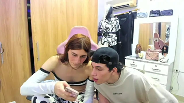 Pride_couple Show in webcam