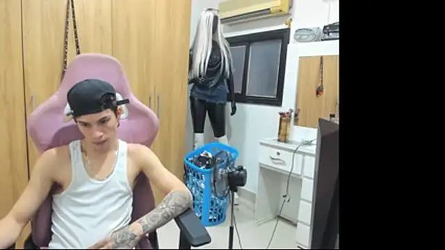 Pokazy przed kamerką – Pride_couple