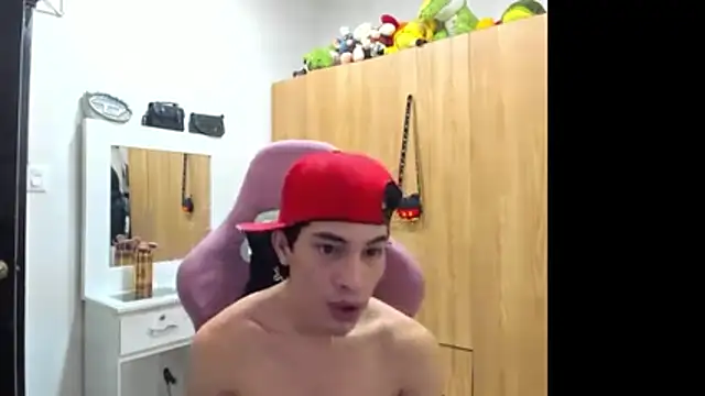 Pride_couple Show in webcam