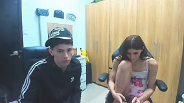 Pride_couple Show in webcam