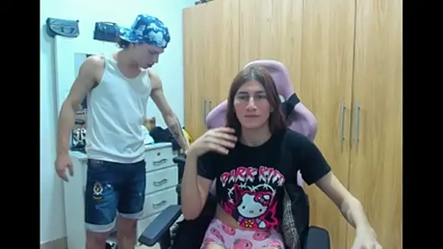 Pride_couple: διαδικτυακό σόου στην κάμερα