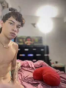 Pride_couple webcam show
