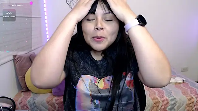EllieMoonX Show in webcam
