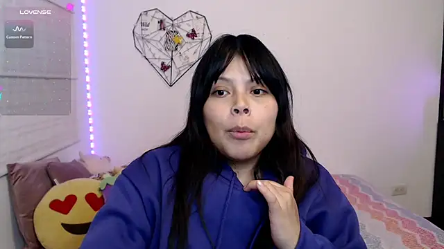 EllieMoonX Show in webcam